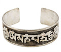 Armband “Ohm Mani padme Hum” (ongeveer 65×55 mm en 20 mm breed)
